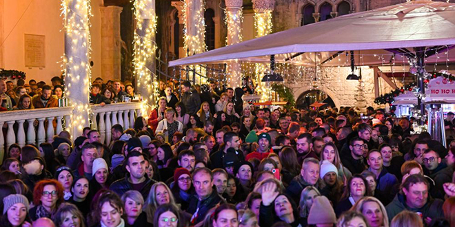 ZIMSKA ADVENTURA Blagdanska zabava u Trogiru počinje koncertom Prljavog kazališta