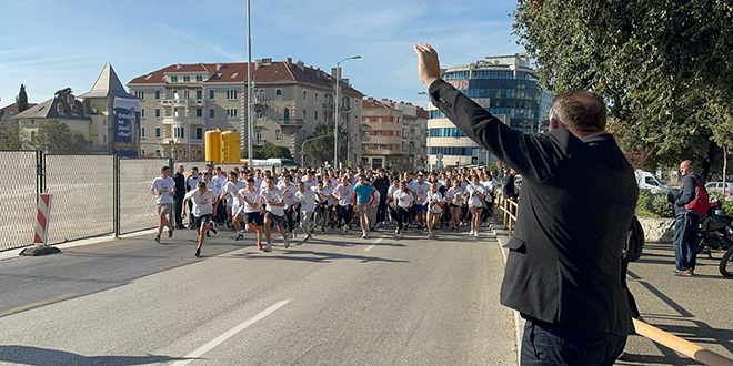 VIŠE OD 400 UČENIKA  Splitski srednjoškolci trkom odali počast Vukovaru i Škabrnji