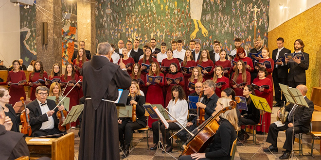 FOTOGALERIJA Koncert u crkvi Gospe od Zdravlja povodom 30 godina glazbenog djelovanja Mješovitog zbora mladih