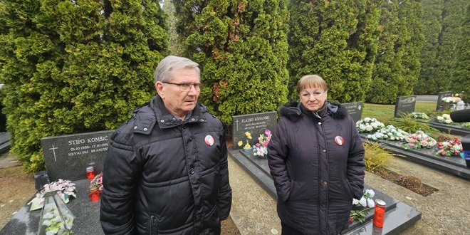 Roditelji iz Vukovara još traže svoje dijete: Za našeg sina položimo cvijeće kod centralnog križa, jer nemamo gdje 