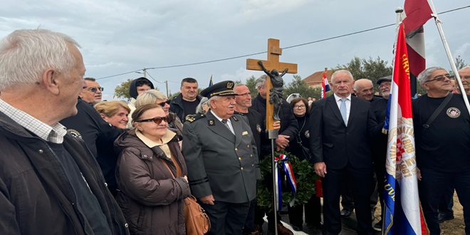 UŽIVO IZ ŠKABRNJE Obilježava se 33. obljetnica stradanja