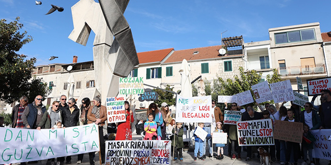 FOTO/VIDEO Prosvjed u Kaštelima: Tužili smo Hrvatske ceste!