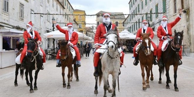 ADVENT U SINJU Božićna karavana, kolendanje, niz koncerata, kućice, radionice za djecu...