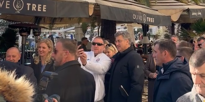 VIDEO Tražio se selfie s premijerom na Rivi
