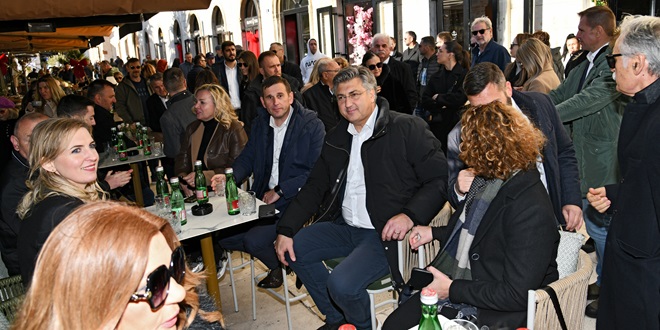 Plenković čestitao pobjedniku 'glavne političke utakmice večeri' - Tomislavu Šuti
