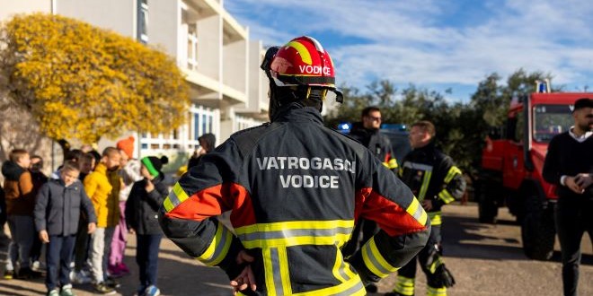 Kaufland i vatrogasci opet u akciji, osnovnoškolci učili o sigurnosti