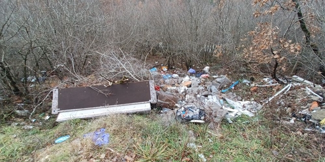 FOTOGALERIJA Divlji deponij komunalnog otpada na arheološkom lokalitetu Velić