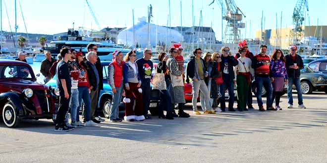 FOTO: Božićni Oldtimer Promo Tour