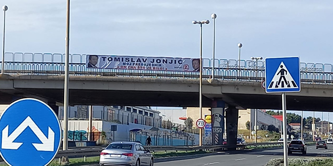 Transparent potpore Tomislavu Jonjiću na nadvožnjaku na Sirobuji