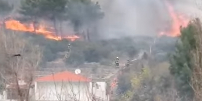 VIDEO Vatrogasci brane kuće u Žrnovnici