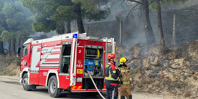 FOTO/VIDEO Smirila se situacija s požarom u Žrnovnici, obranjene kuće i škola