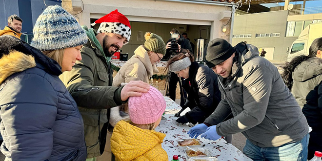 FOTO/VIDEO Zajednički ručak u Dugopolju ima i humanitarni karakter, na meniju je bio kiseli kupus s mesom