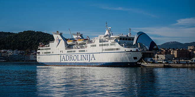 Zbog loše kvalitete goriva trajekt Zadar jutros nije stigao do Starog Grada