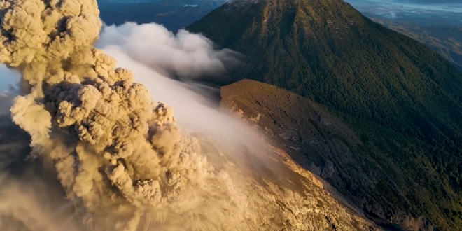 VIDEO Jurica Galić Juka snimio spektakularnu erupciju vulkana