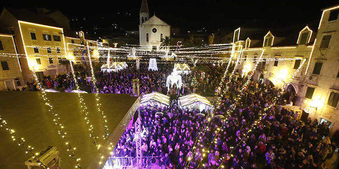 ADVENT MAKARSKA Doček Nove godine uz legendarne Nove fosile