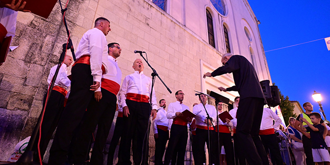 Blagdanski koncert Gradskog zbora Brodosplit u Sinju