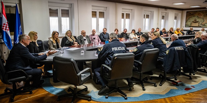 NOVE MJERE U SPLITSKIM OSNOVNIM ŠKOLAMA Grad će tražiti zapošljavanje jednog portira u smjeni