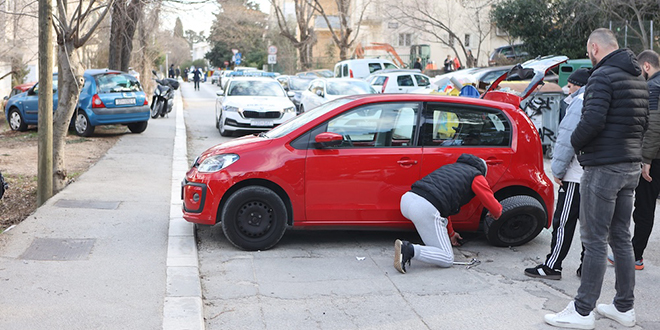 FOTOGALERIJA Izrazbijan auto na Mandalinskom putu