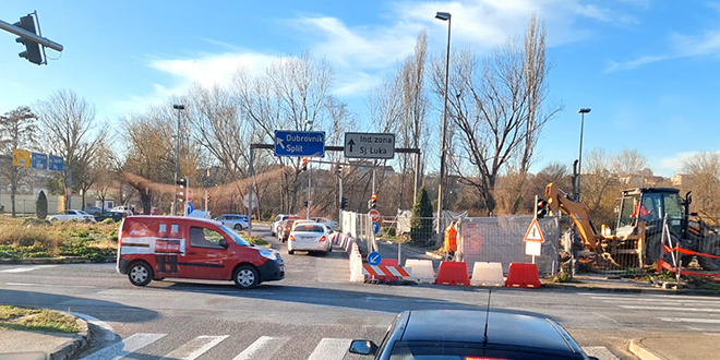 OGROMNA GUŽVA Zbog radova na Solinskoj širini autobusi kasne i više od sat vremena