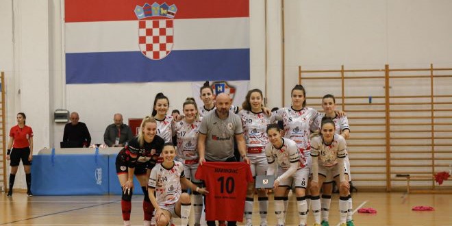 FUTSAL Na oproštaju od sezone 'Čiksice' se prigodnim poklonima zahvalile treneru Luki Marinoviću za desetogodišnju suradnju