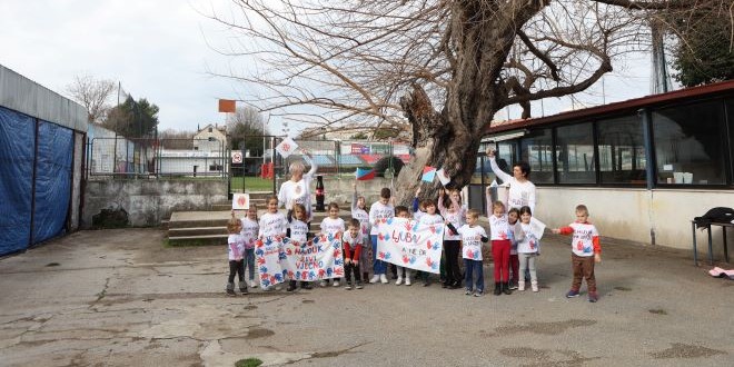 FOTO Vrtićka djeca proslavila rođendan Hajduka, posjetio ih igrač zlatne generacije