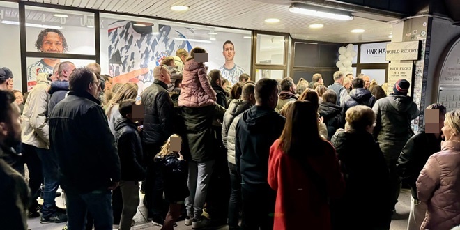 FOTOGALERIJA I VIDEO: Nezapamćen interes za obilazak Poljuda