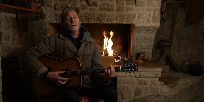 Tedi Spalato u novoj pjesmi podsjeća: 'Ljubav nije uvijek laka, ali vrijedi je spasiti'