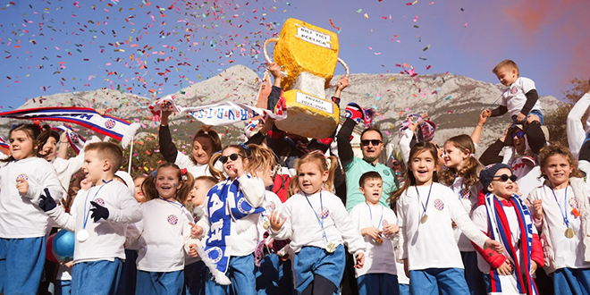 FOTOGALERIJA: Hajduk postao prvak na dječjim maškarama u Makarskoj