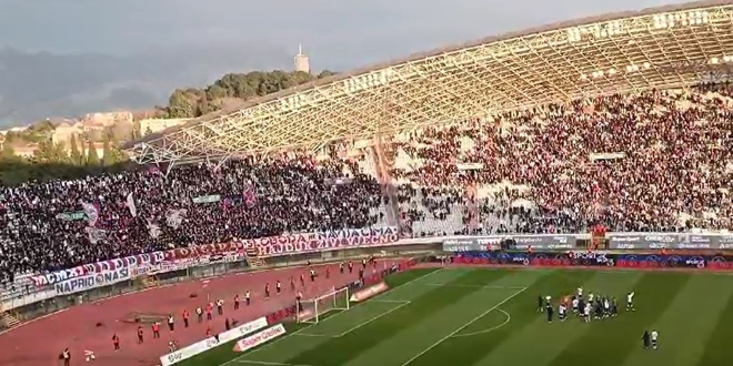 VIDEO: Torcida ispratila igrače Hajduka s mislima na Rijeku i Dinamo