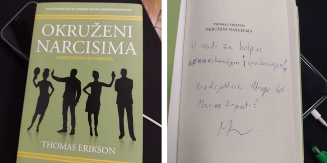 GRADSKO VIJEĆE: Još jedan poklon gradonačelniku, ovaj put knjiga na temu narcisa