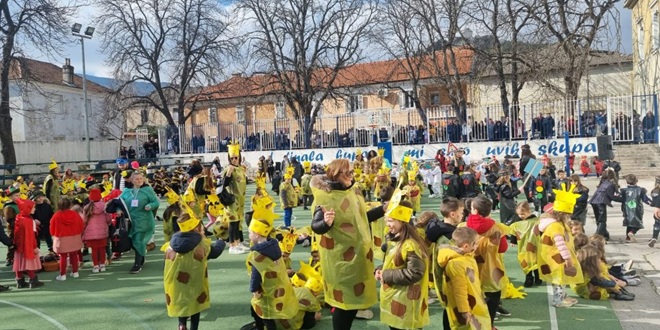 SINJ Vesela maškarana povorka dječjih vrtića 'Bili cvitak'