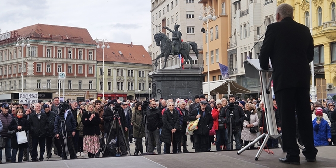 Umirovljenici prosvjedovali u Zagrebu: 'Protiv siromaštva, korupcije, kriminala i pohlepe'