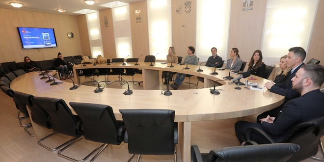 Bliže građanima: Predstavljena mobilna aplikacija 'Moja Makarska'