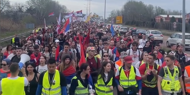 Ulice Beograda pune, 'pumpaju' studenti, umirovljenici, građani. Stigli traktori