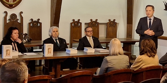 Predstavljena knjiga Stijepa Mijovića Kočana 'Konteso vidi 1001 zvonin'