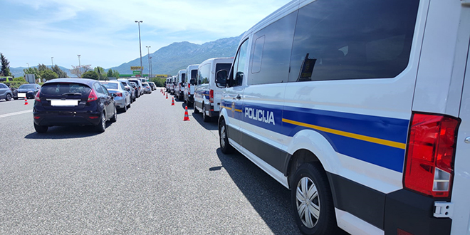 POLICIJA: Prihvat navijača u Dugopolju ide bez problema