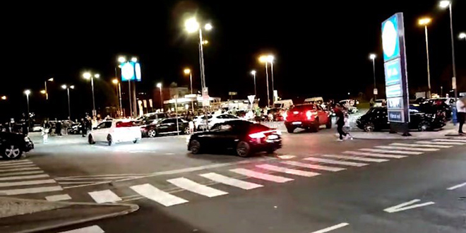 Noćni 'car meet' na Črnomercu pod budnim okom policije