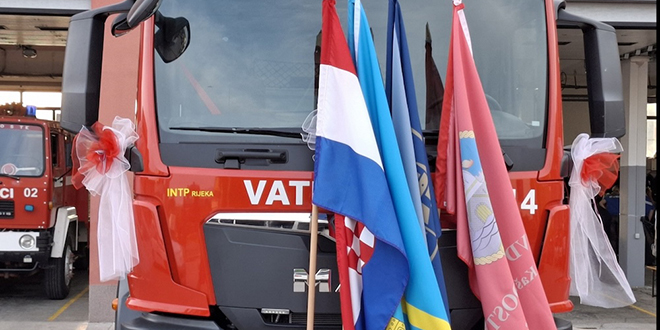 FOTOGALERIJA Blagoslov vatrogasaca i nova cisterna za DVD Mladost iz Sućurca 