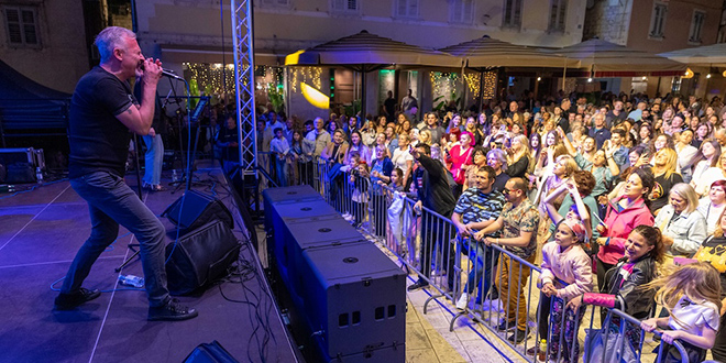 FOTOGALERIJA Giuliano i Diktatori rasplesali Pjacu, večeras svi na Rivu!