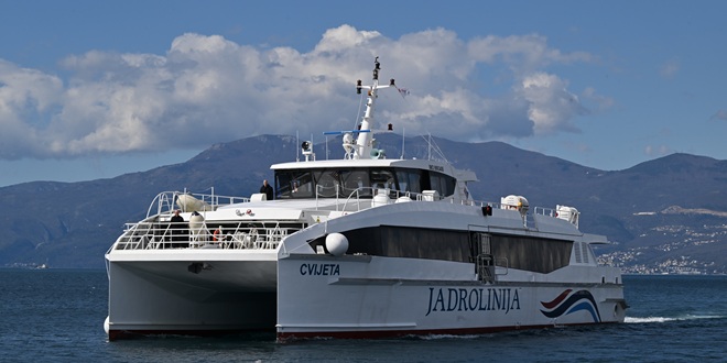 Jadroliniji odobreno podizanje 4,5 milijuna eura kredita za otkup polovnog katamarana