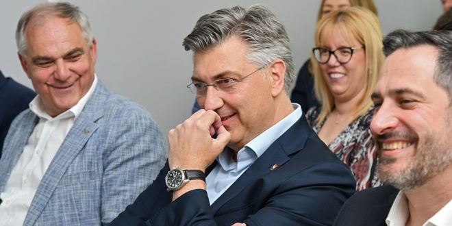 Plenković podržao HDZ kandidate na Hvaru: Fokus na razvoj otoka