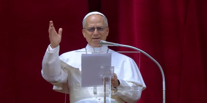 Papa Lav XIV. predvodio molitvu 'Regina Caeli' na Trgu svetoga Petra i poručio: 'Ne bojte se!'