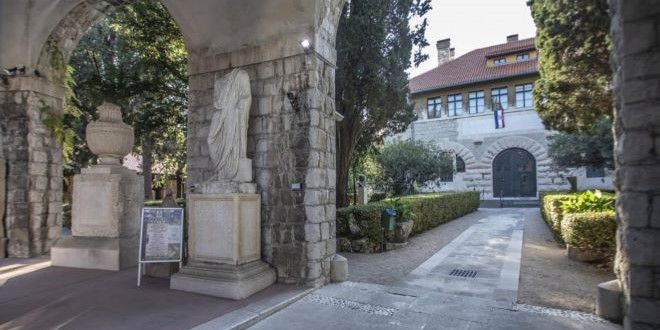 ARHEOLOŠKI MUZEJ U SPLITU Predstavlja se 'Faros na tanjuru'
