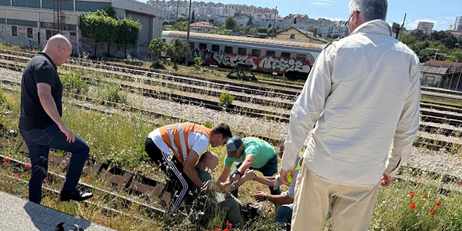 FOTO/VIDEO Nesreća na poligonu: Motorom sletio na šine