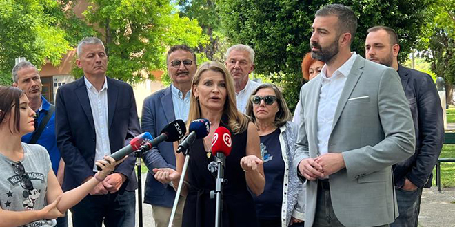 SABINA GLASOVAC IZ SPLITA: 'Puna podrška kandidatima Davoru i Ranku, i svim poštenim ljudima s liste koje se ne boje, a izloženi su svačemu'