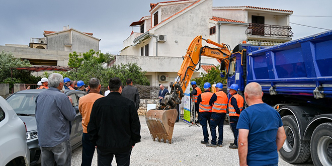 FOTO Otvoreni radovi na izgradnji sustava odvodnje i vodoopskrbne mreže u Okrugu Gornjem