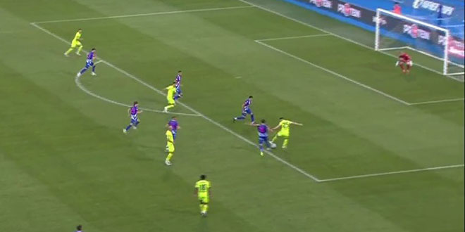 VIDEO: Dinamo je poveo iz kaznenog udarca, VAR je zvao suca da promijeni odluku, ali on je smatrao da je bio prekršaj na Sučiću