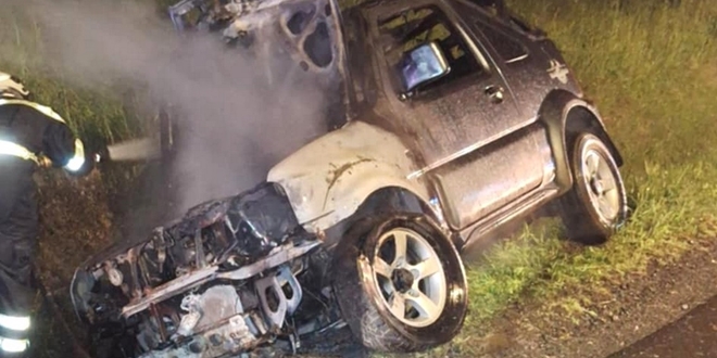 Policija spasila pijanog lovca iz zapaljenog automobila