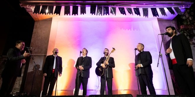FOTO/VIDEO Klapa Cambi vratila klapsku pismu na omiške ulice