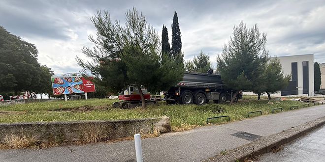 UKLONJENI TRAGOVI Maknut kiosk gdje je bila 'Ria', počeli radovi na livadici